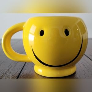 Retro Yellow Smiley Face Mug Happy•Cute•Coffee•Tea•Ceramic•Sunny